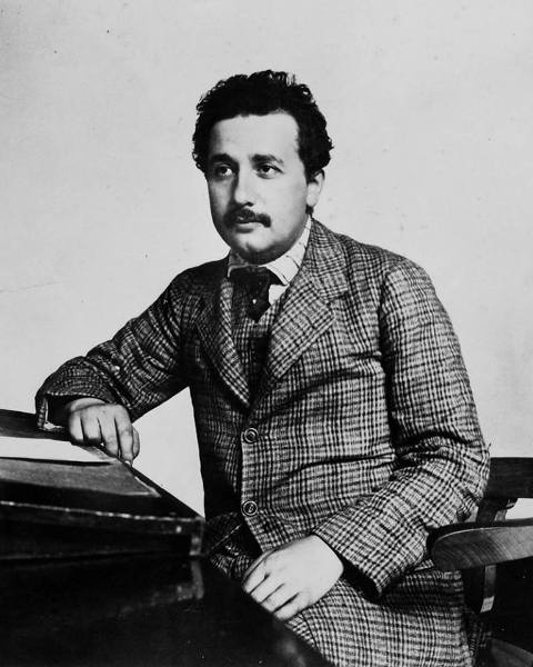 einstein04