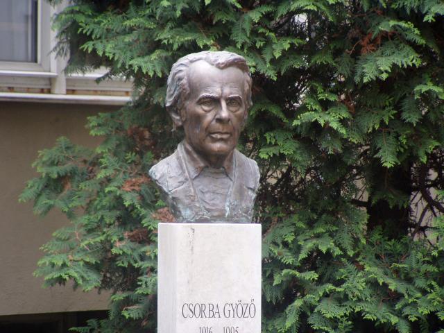 csorba-gyozo-szobor